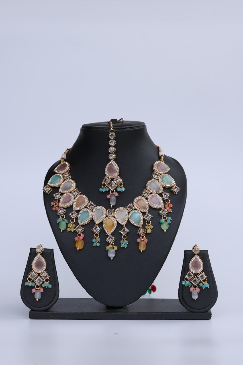 Multicolor Monalisa Stone Necklace with Intricate Kundan Work Z/009